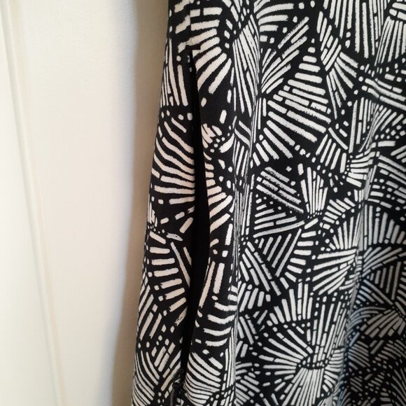 NWT Title Nine Dream Dress Updated V-Neck Pockets in Sparkler Black Size M - Picture 6 of 16